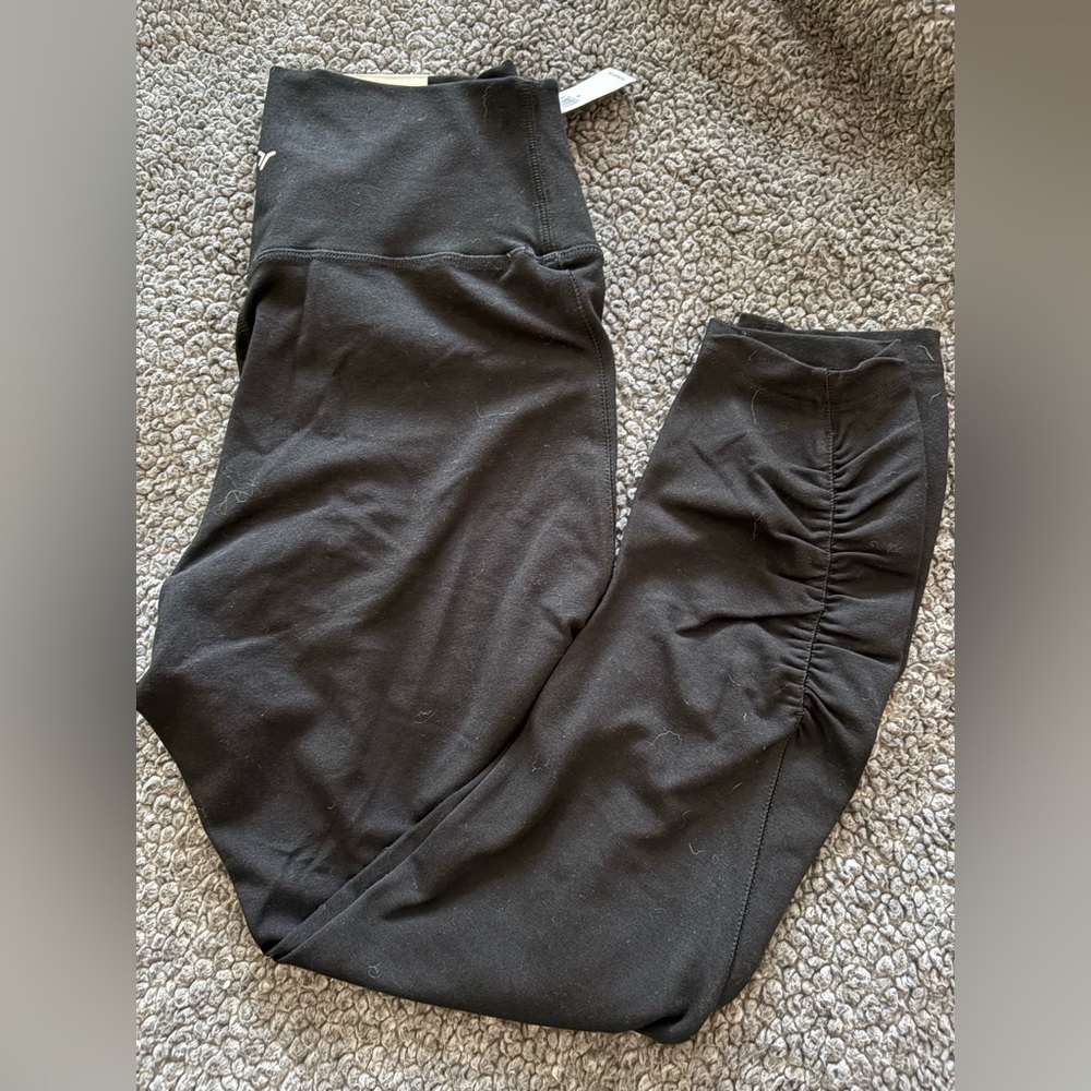 Old Navy Active Black Leggings with Compression. Size Medium.